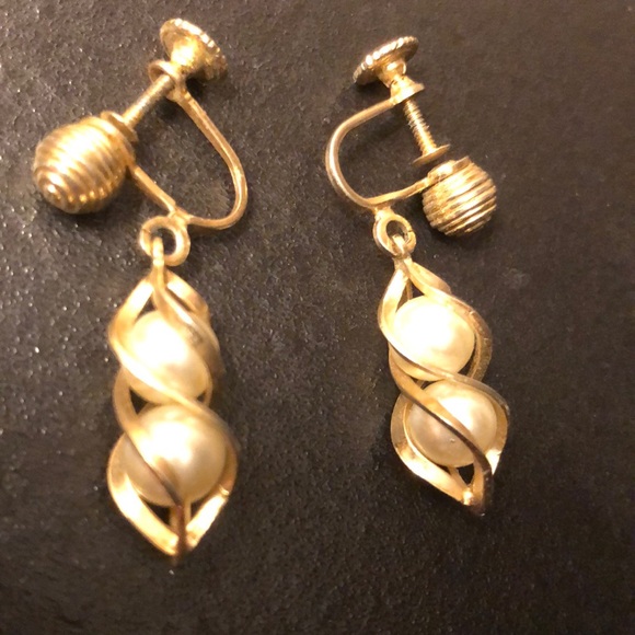 S.A.C vintage pearl earrings caged in gold swirl - Picture 1 of 3